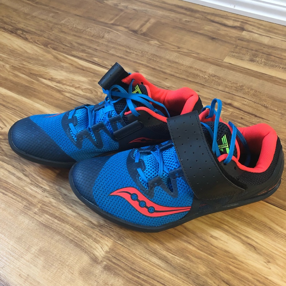 Used one time! Men’s Saucony throwing shoe